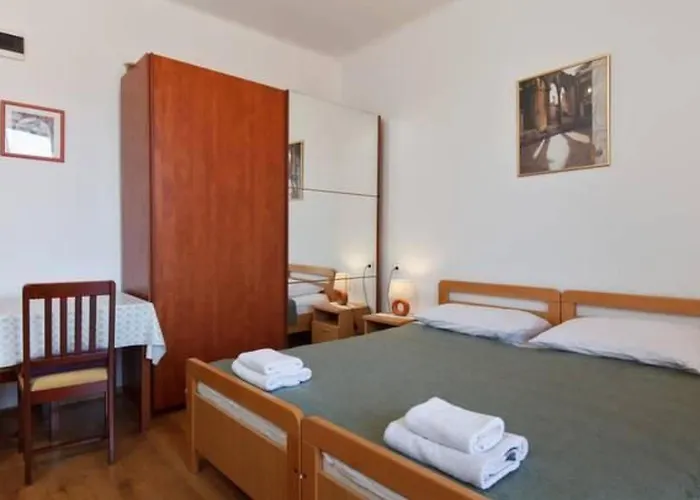 Mit Balkon Fuer Zwei Personen By Interhome 아파트