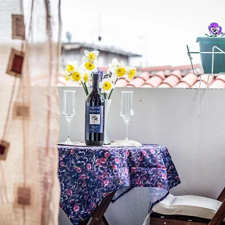 Mit Balkon Fuer Zwei Personen By Interhome Daire *