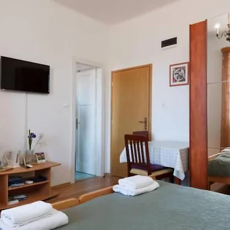 Mit Balkon Fuer Zwei Personen By Interhome Daire *