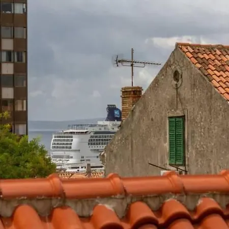 Mit Balkon Fuer Zwei Personen By Interhome Apartment Split