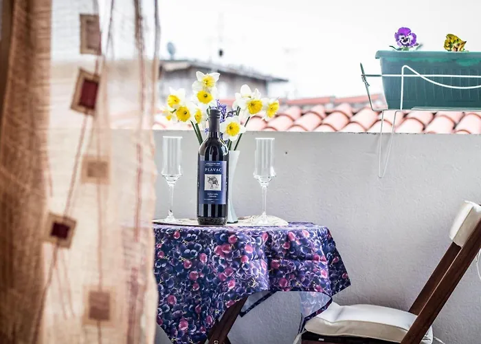 Mit Balkon Fuer Zwei Personen By Interhome Daire *