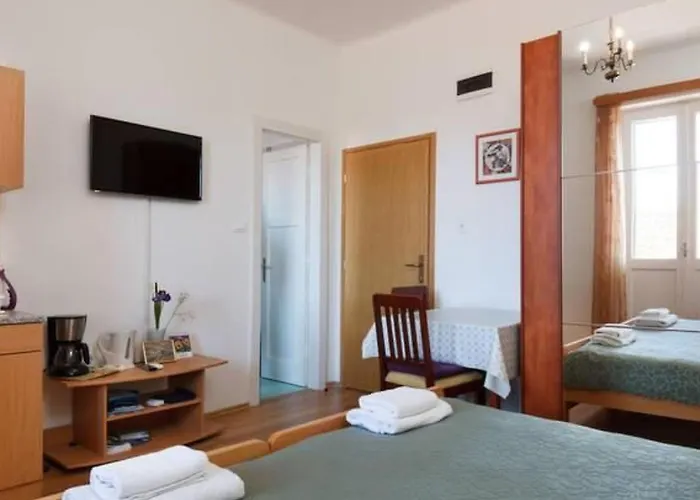 Mit Balkon Fuer Zwei Personen By Interhome Daire *